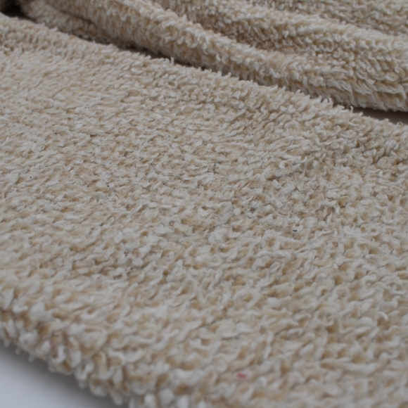 Secret Treasures Women’s Small Cream Reindeer Fuzzy Sleepwear Top - Picture 6 of 7